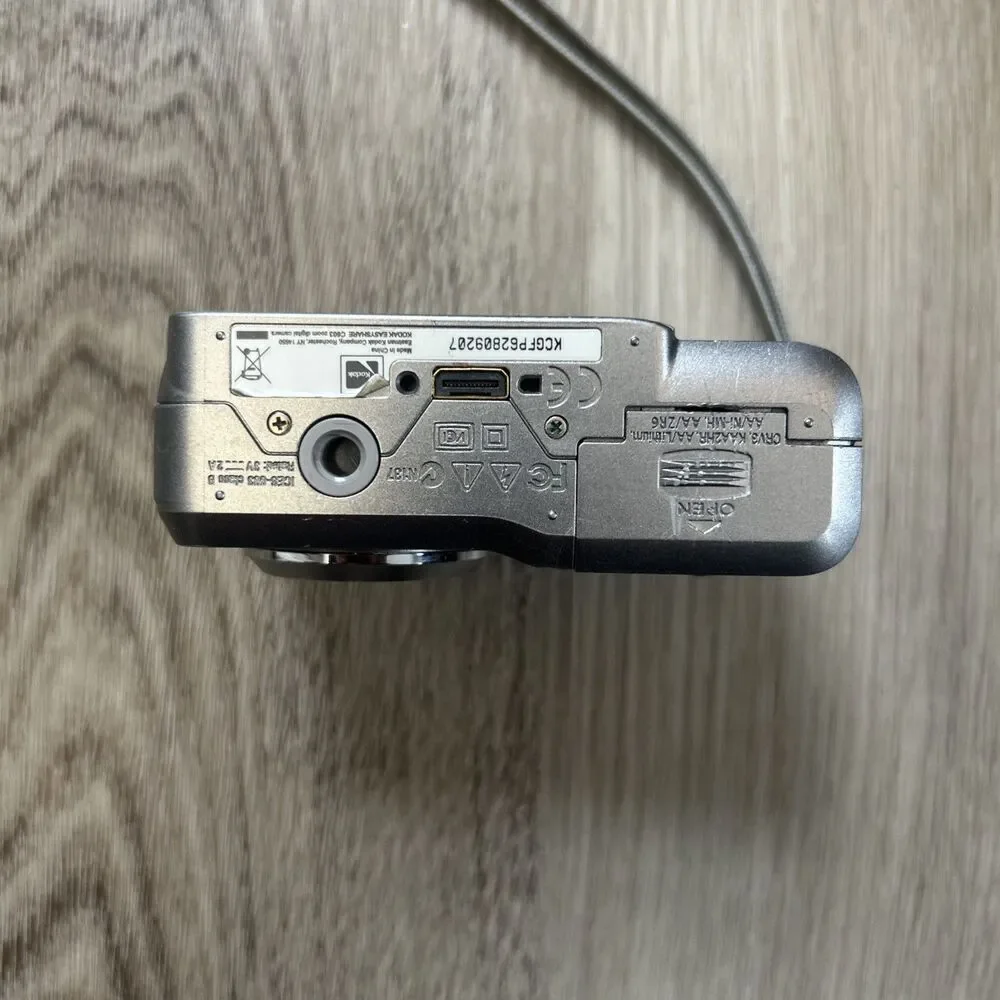 Kodak EasyShare C603 Digital Camera 6.1 MP with 3x Optical Zoom FOR PARTS